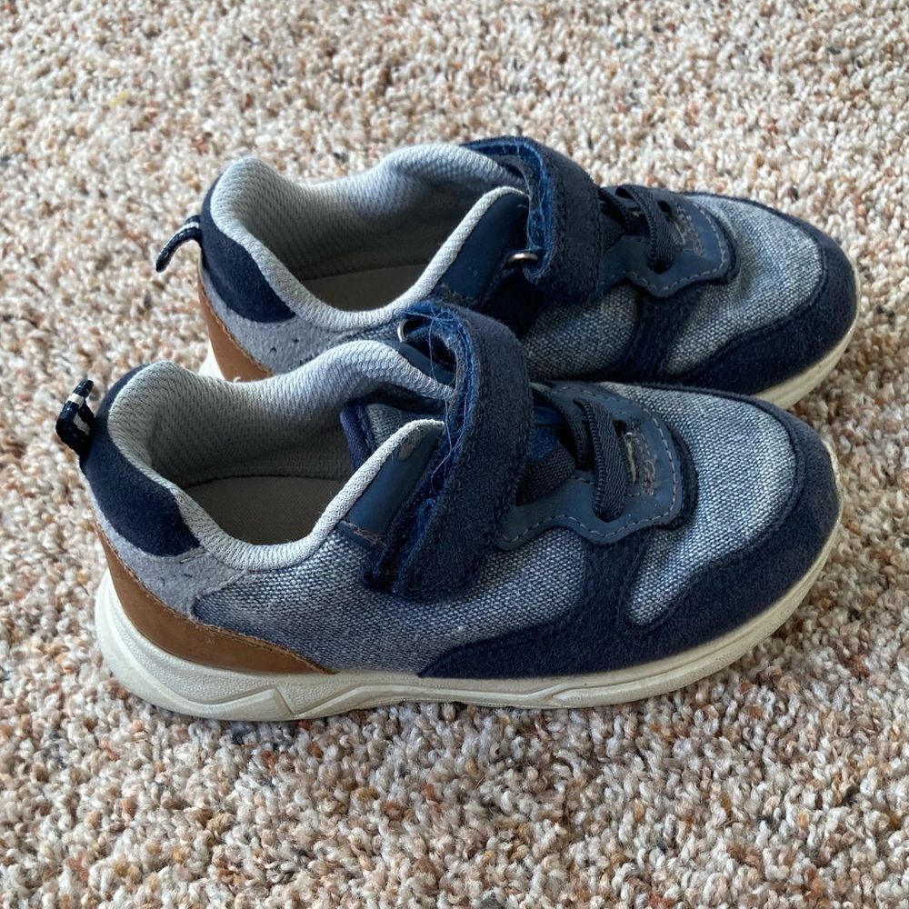 GUC toddler boys 9 Osh Kosh shoes